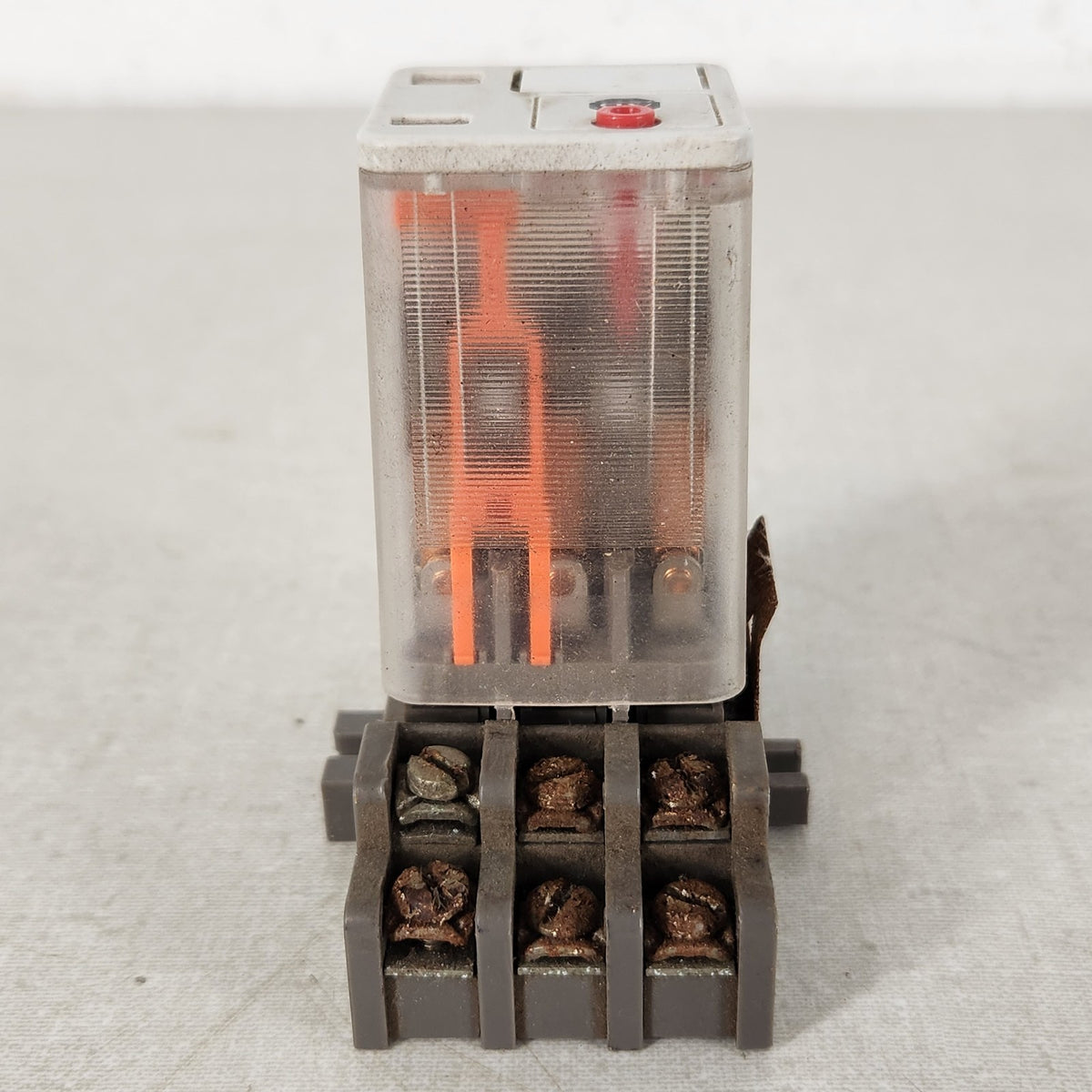 LOT OF 2 Allen-Bradley 700-HB33Z24-1-4 24VDC 3PDT 10A Control Relays