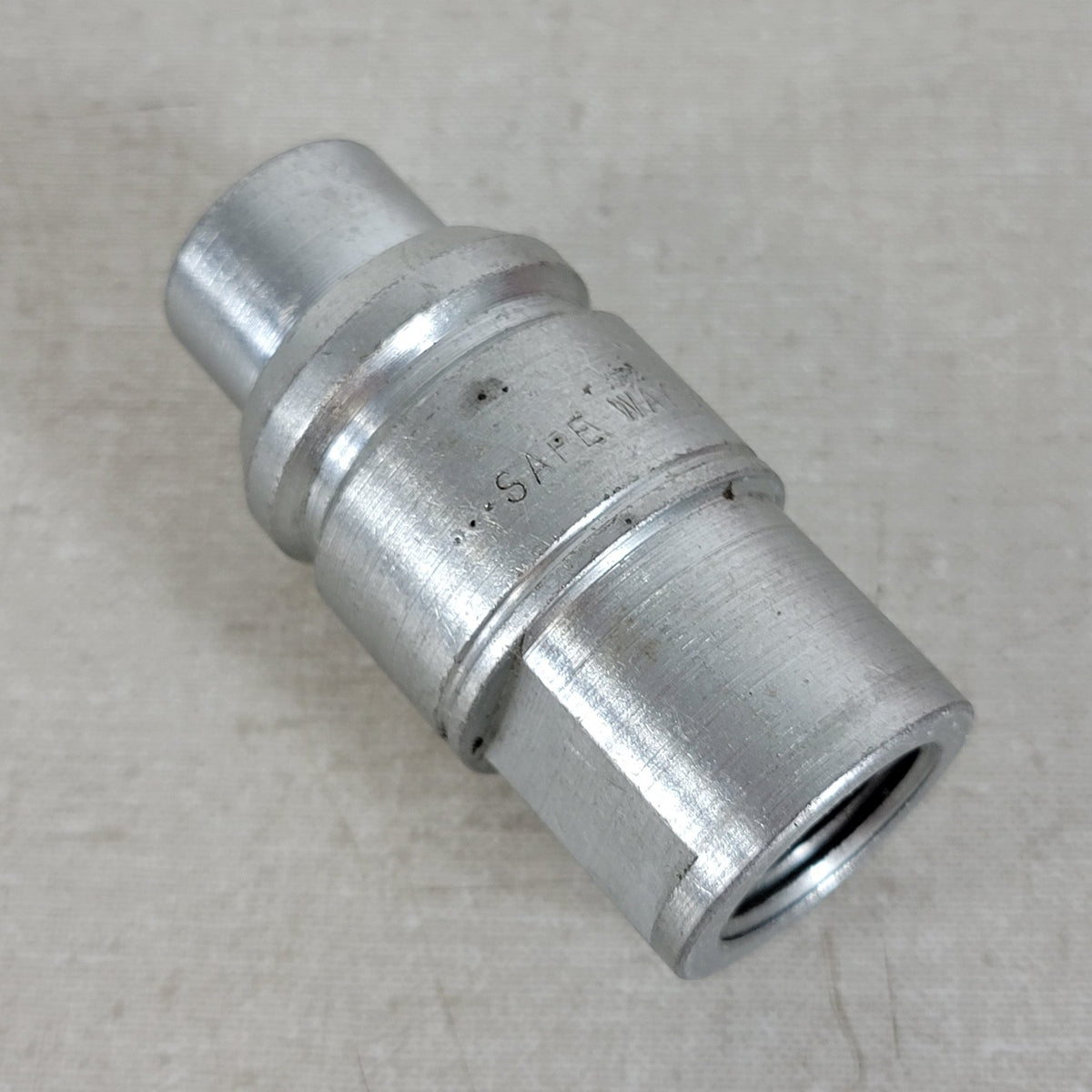 Safeway S12-4 1/2" FNPT Hydraulic Quick Coupler Male Tip IH Old Style 3000 PSI