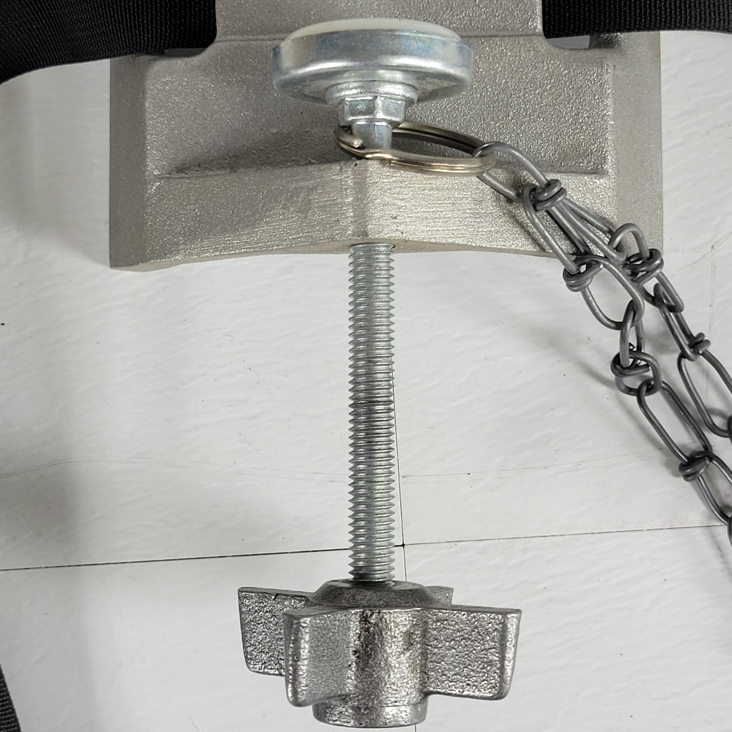 Industrial Gas Cylinder Bench Mount Bracket Clamp Holder Single Tank, Chain