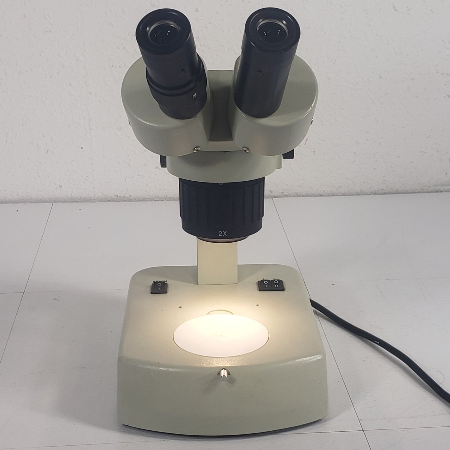 Edmund Scientific 31196-00 Stereo Binocular Microscope WF10X/20 20X 40X