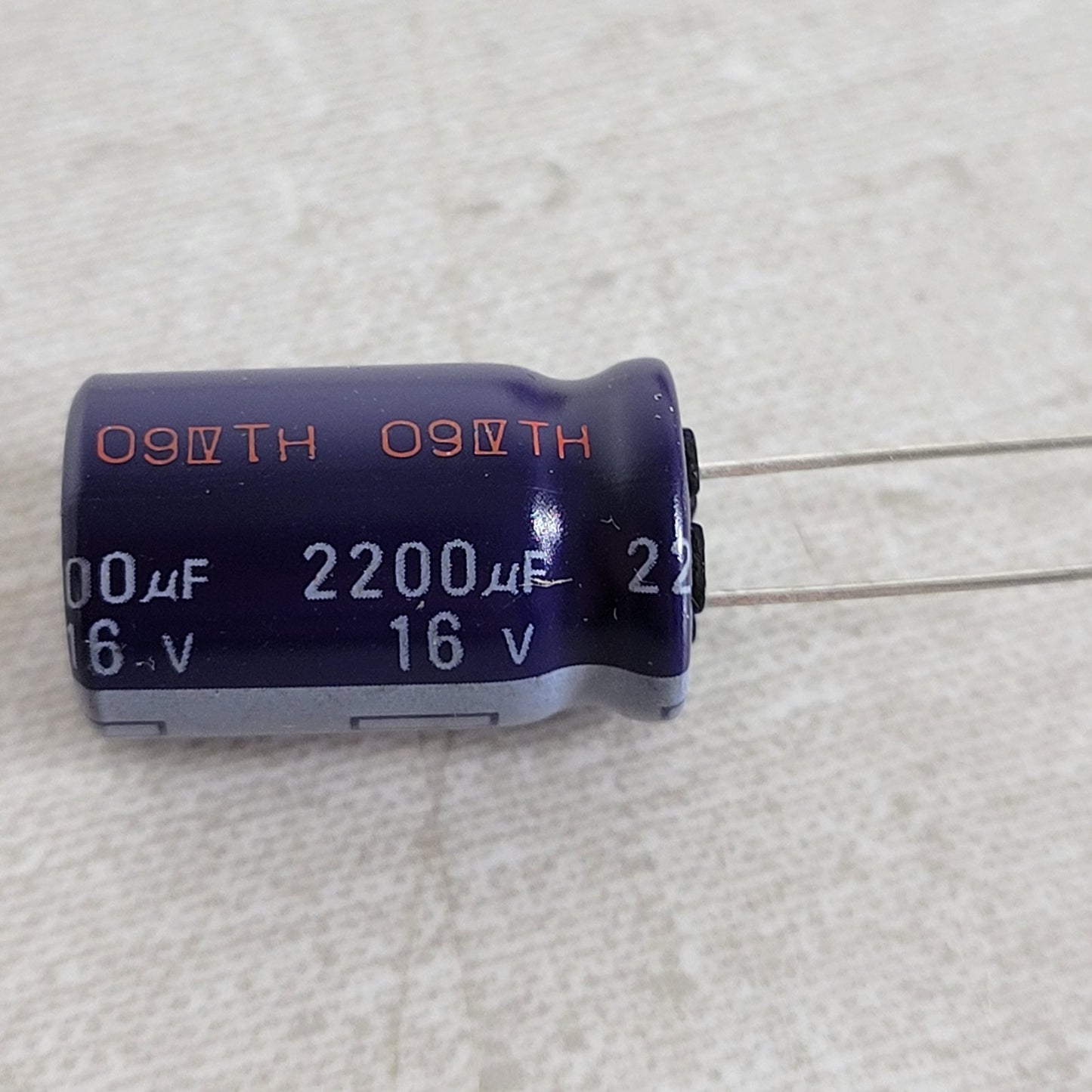 Lot of 24 Panasonic ECA-M 2200uF 16V Radial Aluminum Electrolytic Capacitors 85C