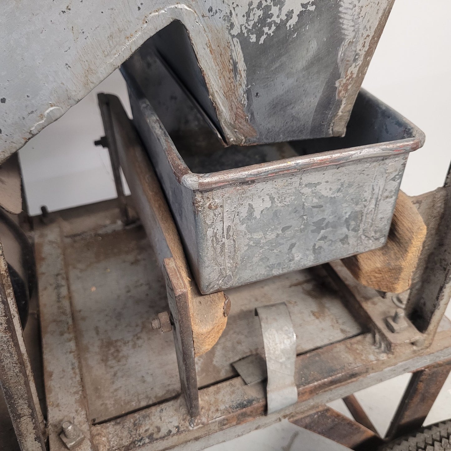 TESTED Vintage Portable Lab Plot Sample Seed Grain Thresher Cleaner Cart