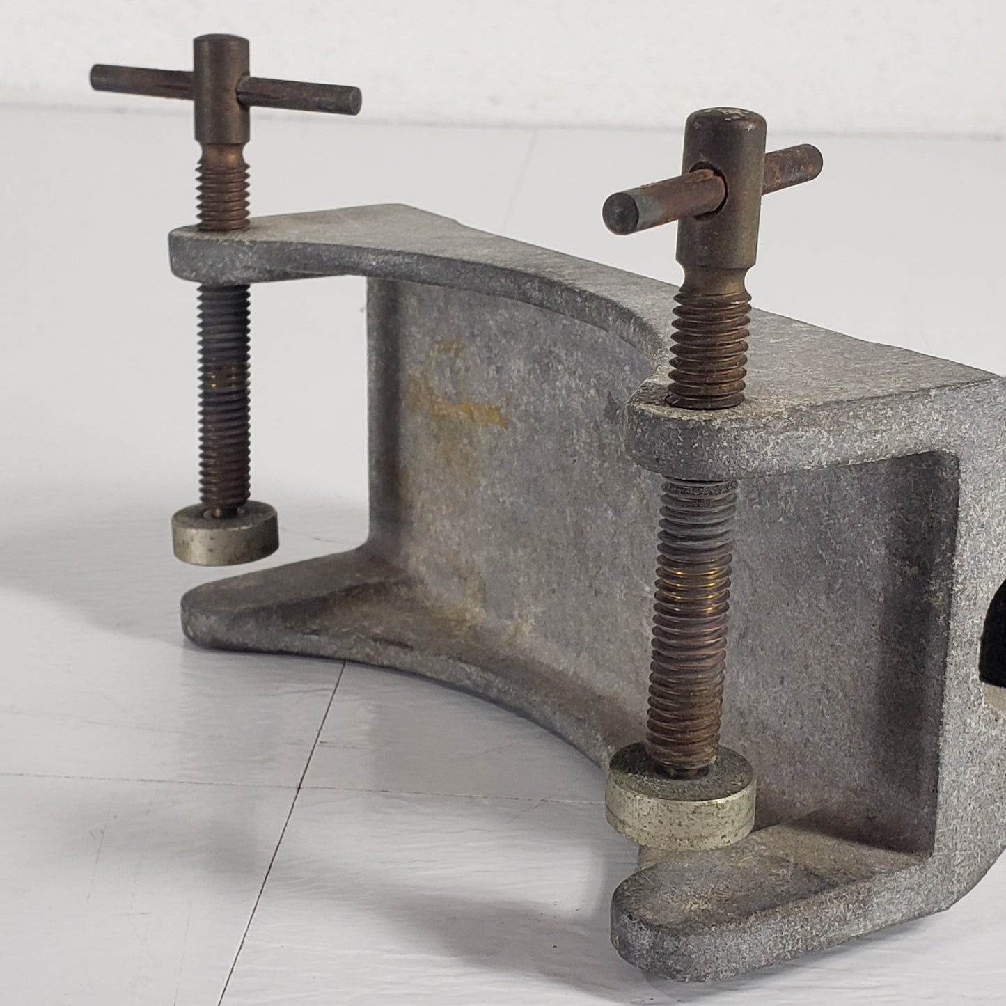 Double Bench Mount Gas Cylinder Bracket Tank Holder with Clamp Restraint