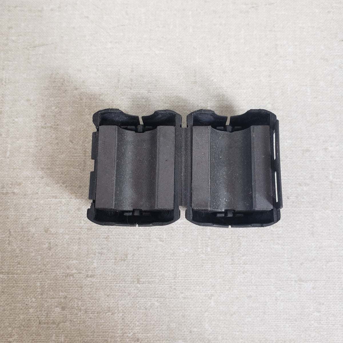 57x Fair-Rite 0444164181 Snap-On Ferrite EMI RFI Cable Clamp 1/2" ID Copy title