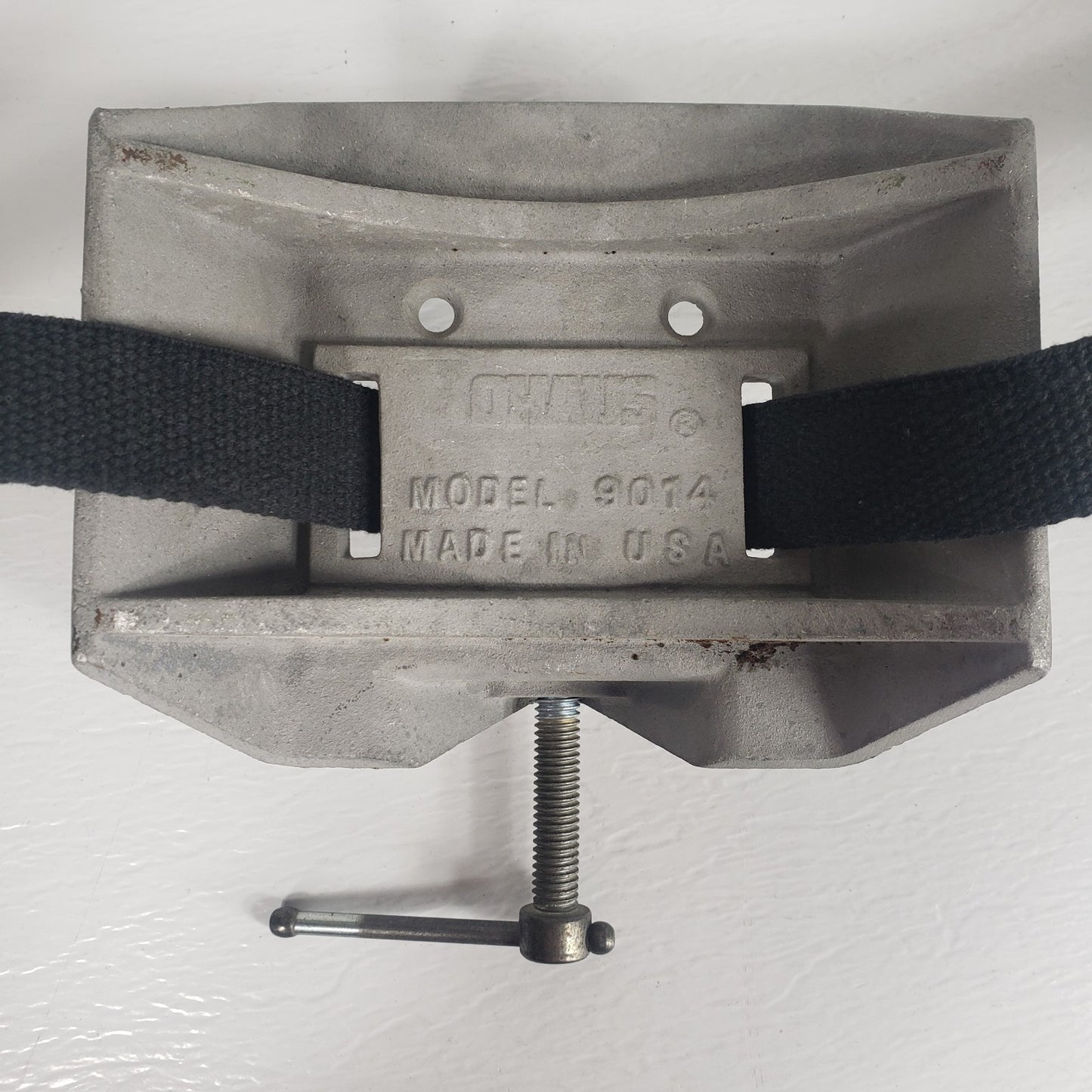 OHAUS 9014-00 Gas Cylinder Clamp Holder Bench Lab Tank Bracket w/ Strap