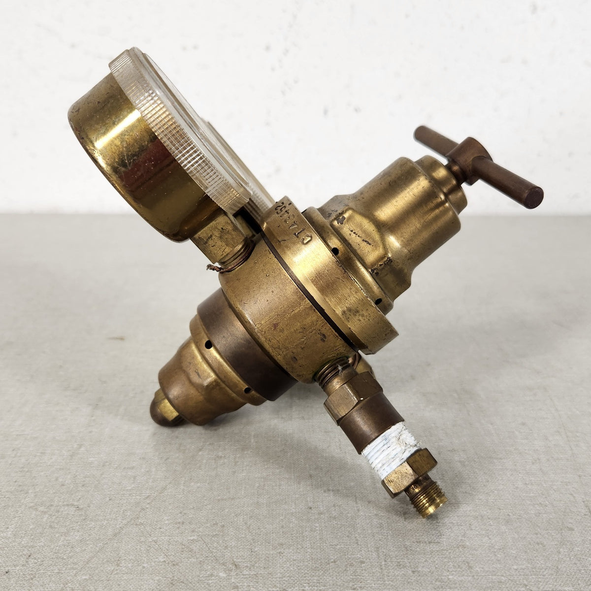 Victor VTS250C Two Stage Inert Gas Regulator 3000 PSI Dual Gauge CGA 580