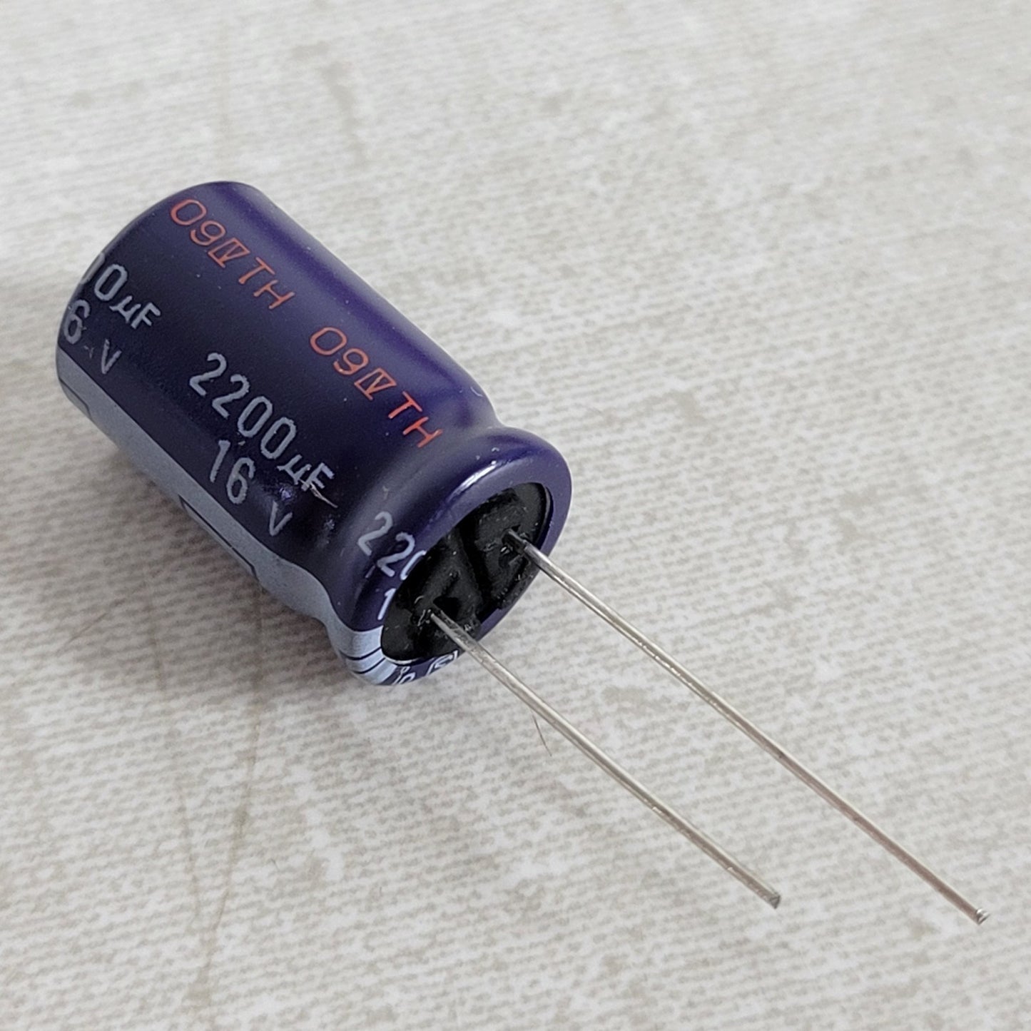 Lot of 24 Panasonic ECA-M 2200uF 16V Radial Aluminum Electrolytic Capacitors 85C