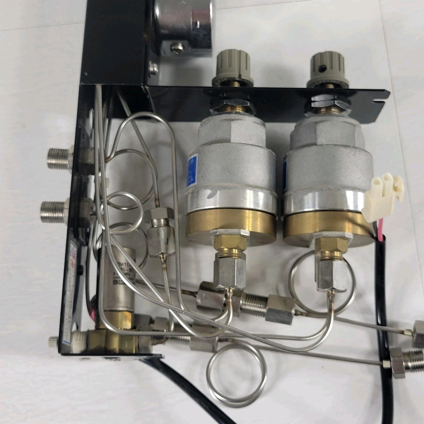 Shimadzu 221-75049-41 Hydrogen/Air Pressure Regulator w/ Gauges & Solenoid