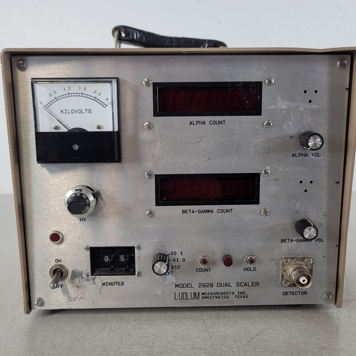 Ludlum 2929 Dual Channel Alpha Beta-Gamma Radiation Scaler Counter Powers On