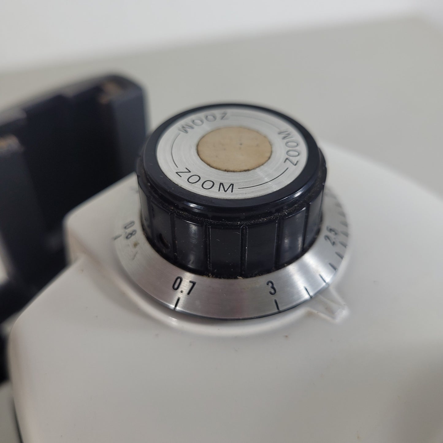 Bausch & Lomb StereoZoom 4 Stereo Microscope 0.7x-3x 20x WF Eyepieces Stand