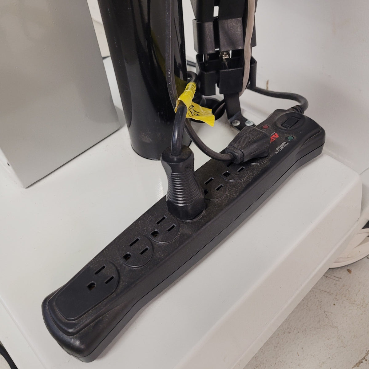 AFC Industries Medical Computer Cart Samsung DM32E 32in Monitor Tripp Lite UPS