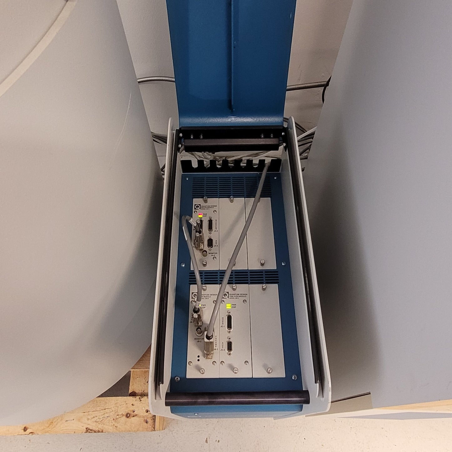 Quantum Design PPMS 6000 9T System w/ VSM, VSM Oven, ACMS & AC Transport