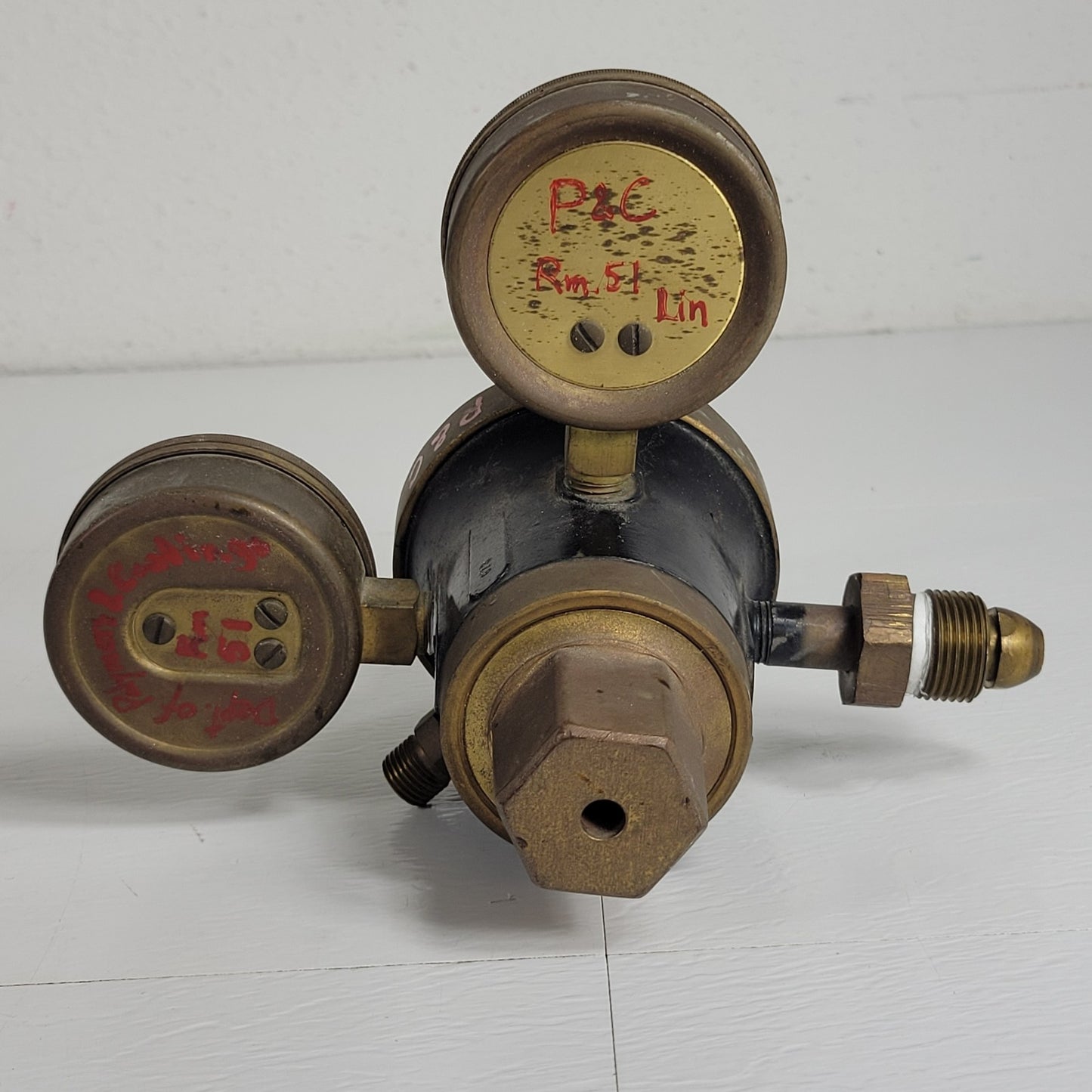 Union Carbide Linde CGA-580 Argon Nitrogen Helium Gas Regulator Dual Gauge