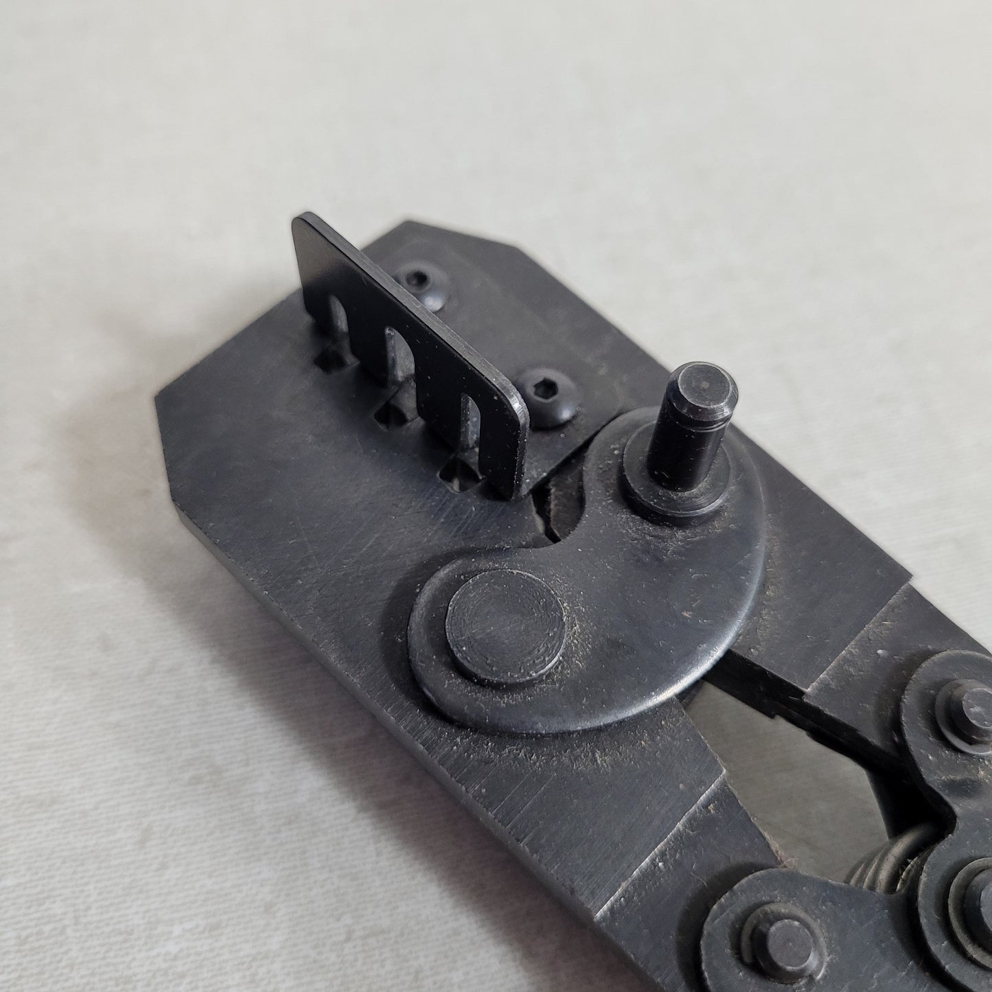Delphi 08913440 Ratcheting Electrical Terminal Crimp Tool Hand Crimper A B Die