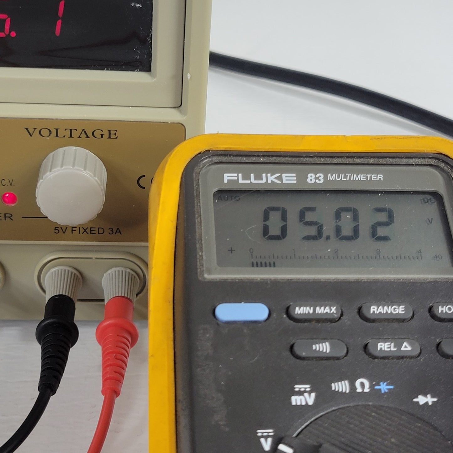 TESTED RSR HY3002-3 Triple Output Linear DC Power Supply 2x0-30V 2A 5V3A Grade B