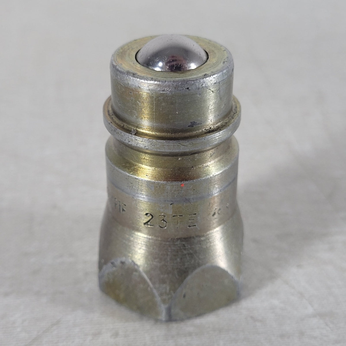 23TE 1/2"-14 NPTF Hydraulic Quick Disconnect Coupler w/ Male Plug Brass Finish