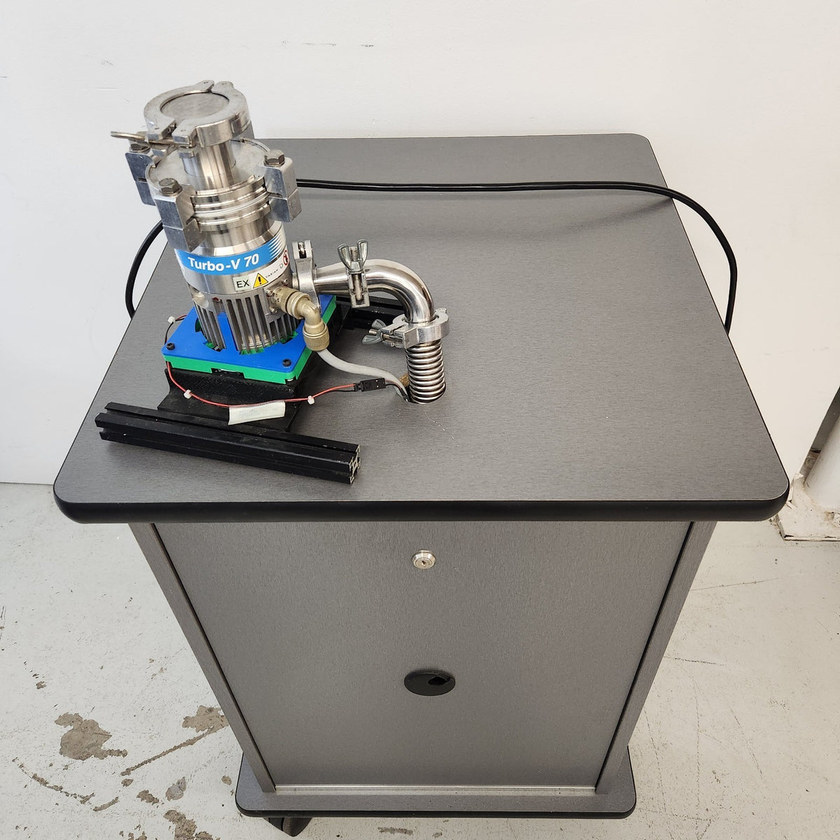 TESTED E-7 Torr UHV Vacuum Cart Varian Turbo-V70 Pfeiffer Duo Pump Station