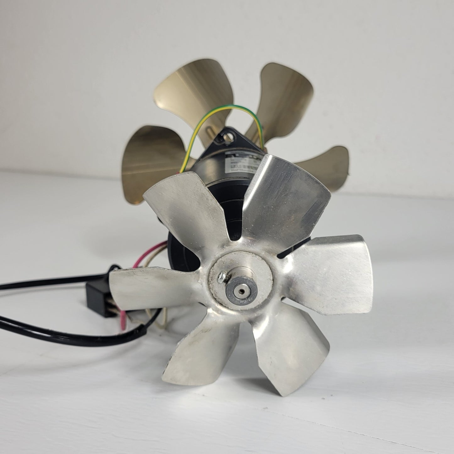 Oriental Motor Co 4IK25A-AW2-E4 Dual Induction Motor From a Shimadzu GC-2014