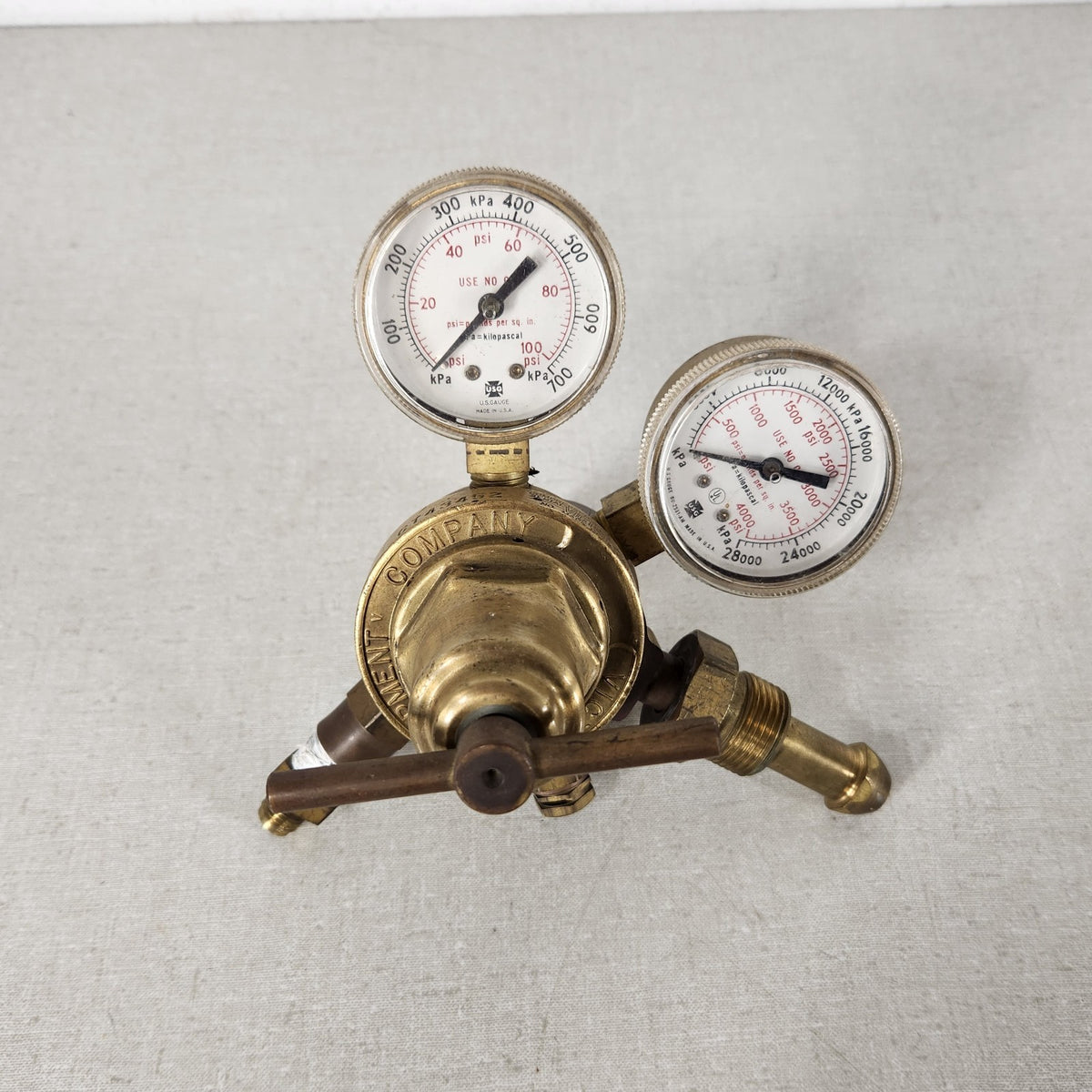Victor VTS250C Two Stage Inert Gas Regulator 3000 PSI Dual Gauge CGA 580