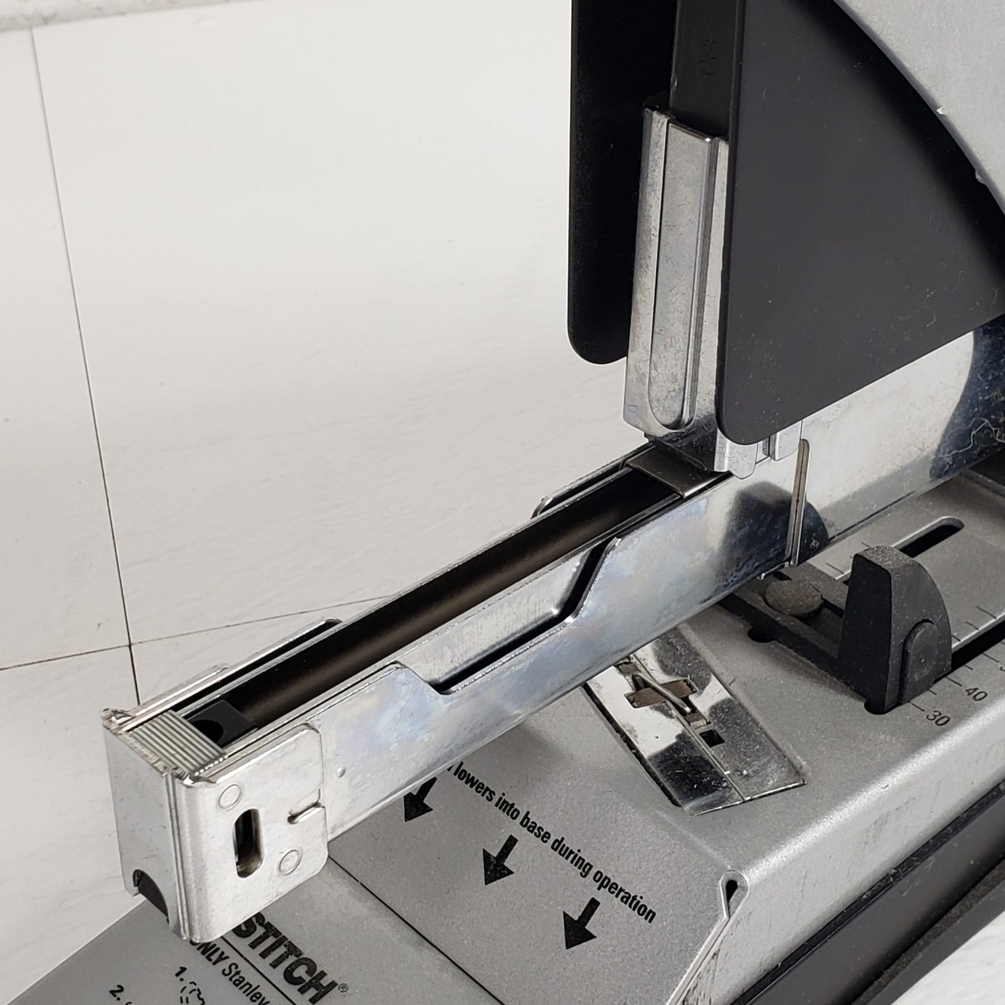 BOSTITCH B380HD Auto180 Xtreme Heavy Duty Stapler 180-Sheet Capacity