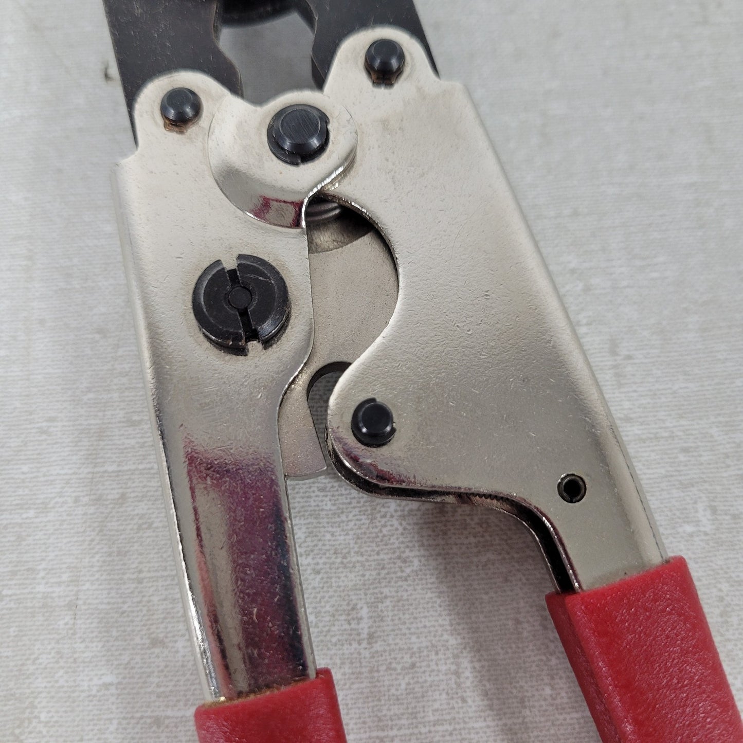 TE Connectivity Raychem AD-1377 Ratcheting Hand Crimper 12-26 AWG Terminal Tool