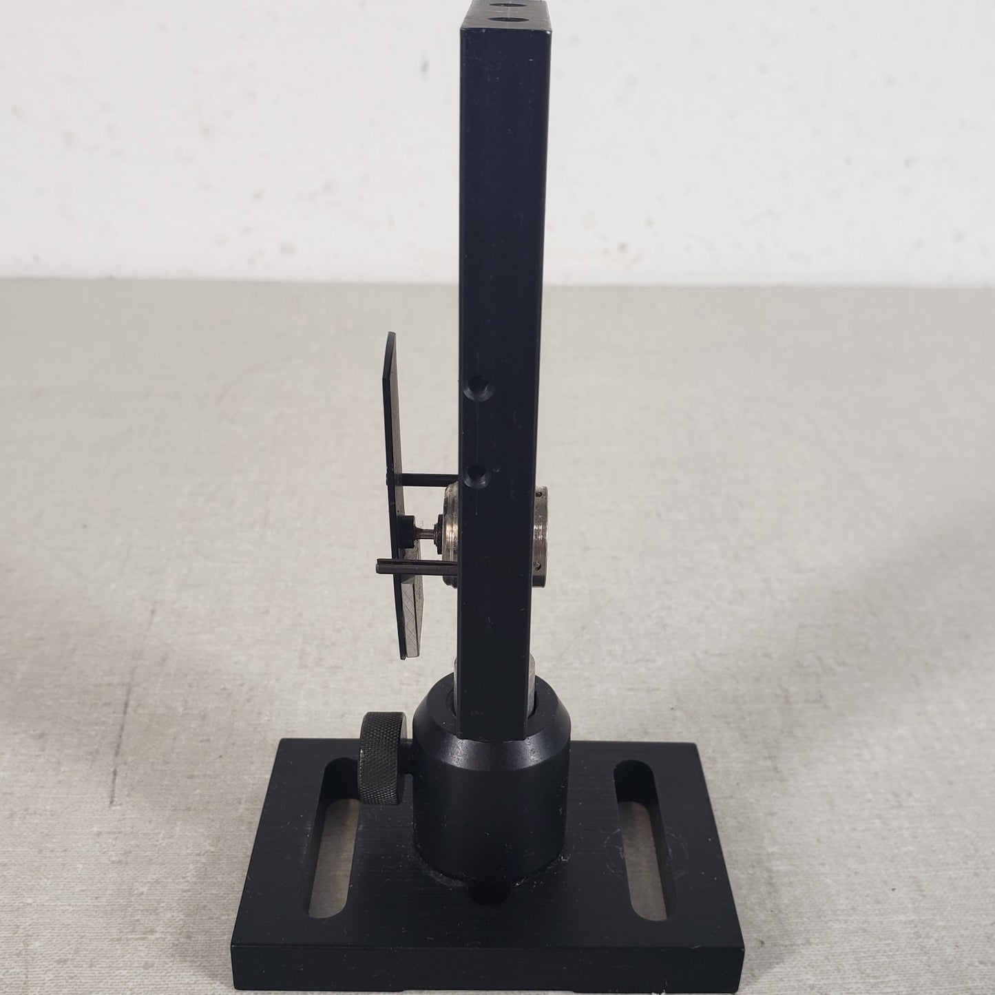 Thorlabs Manual Optical Beam Shutter Laser Beam Blocker with Adjustable Base