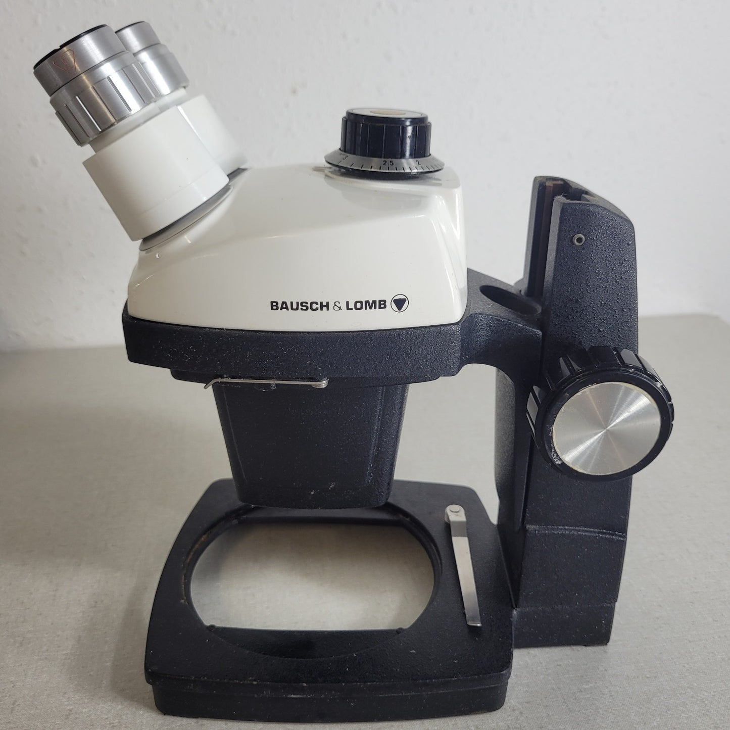 Bausch & Lomb StereoZoom 4 Stereo Microscope 0.7x-3x 20x WF Eyepieces Stand