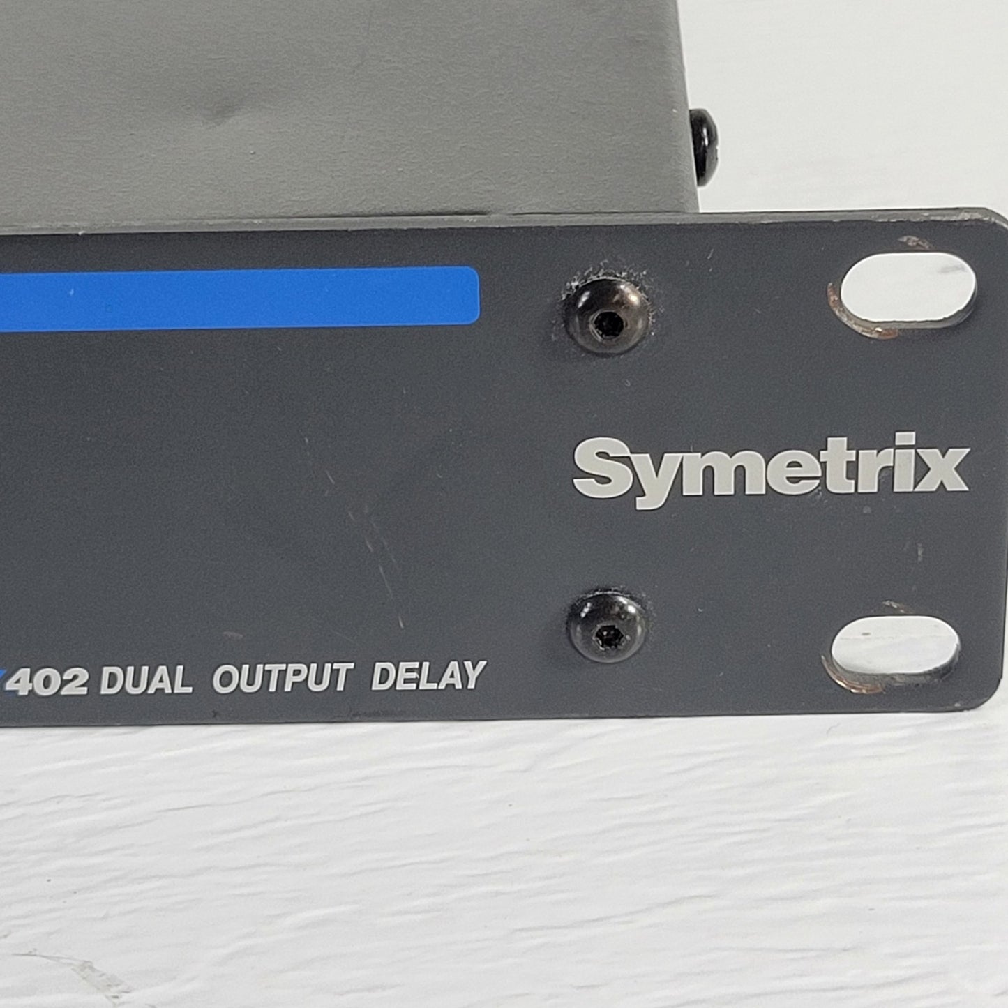 SYMETRIX 402 Dual Output Delay Acoustic Tool, 1 In & 2 Outs XLR and 1/4"