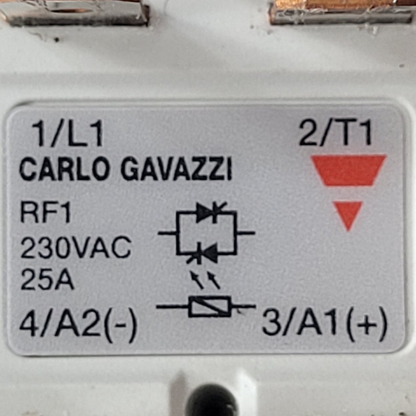 Set of 2 Carlo Gavazzi RF1A23D25 AC Solid State Relays 18-28.8VDC 230VAC 25A