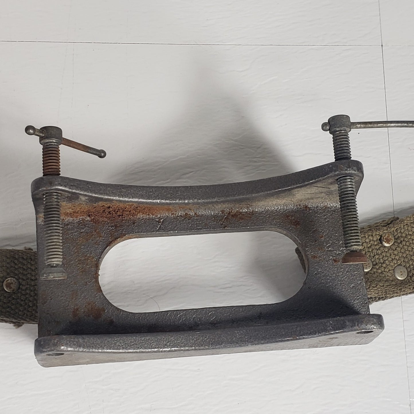 Double Gas Cylinder Bench Mount Bracket Tank Holder Industrial Clamp Restraint