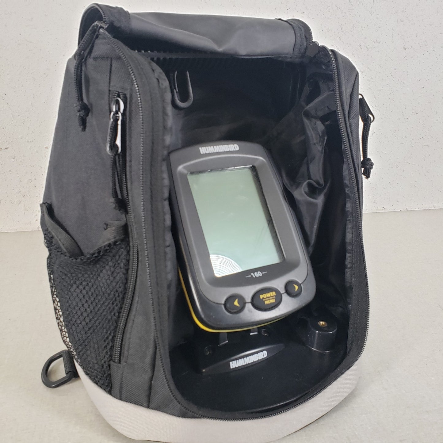 Humminbird PiranhaMAX 160 Portable Fish Finder w/ Case Powers On No, Transducer