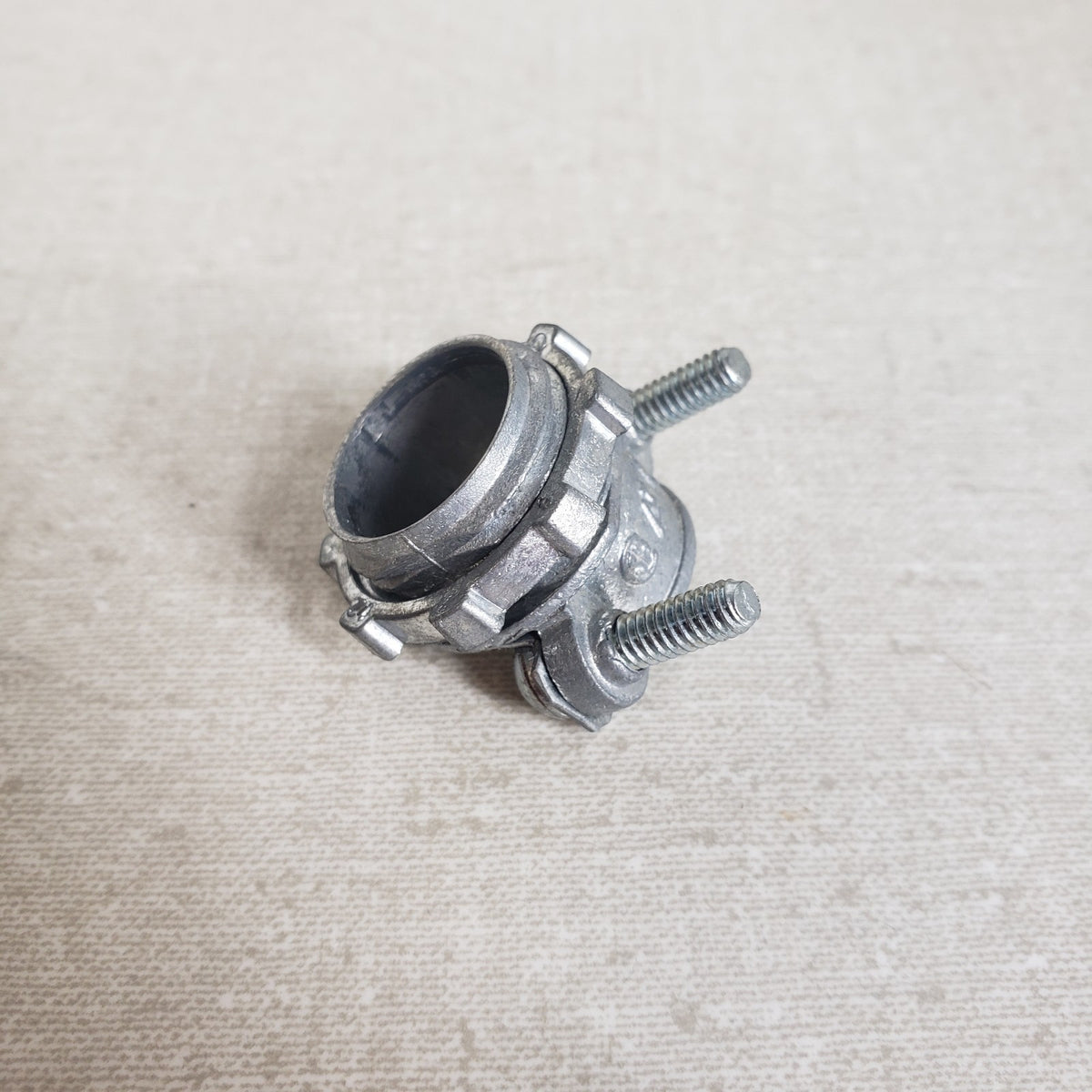 Arlington 841 3/8" NM Romex Cable Connectors Zinc 2-Screw 1/2" KO Lot 22