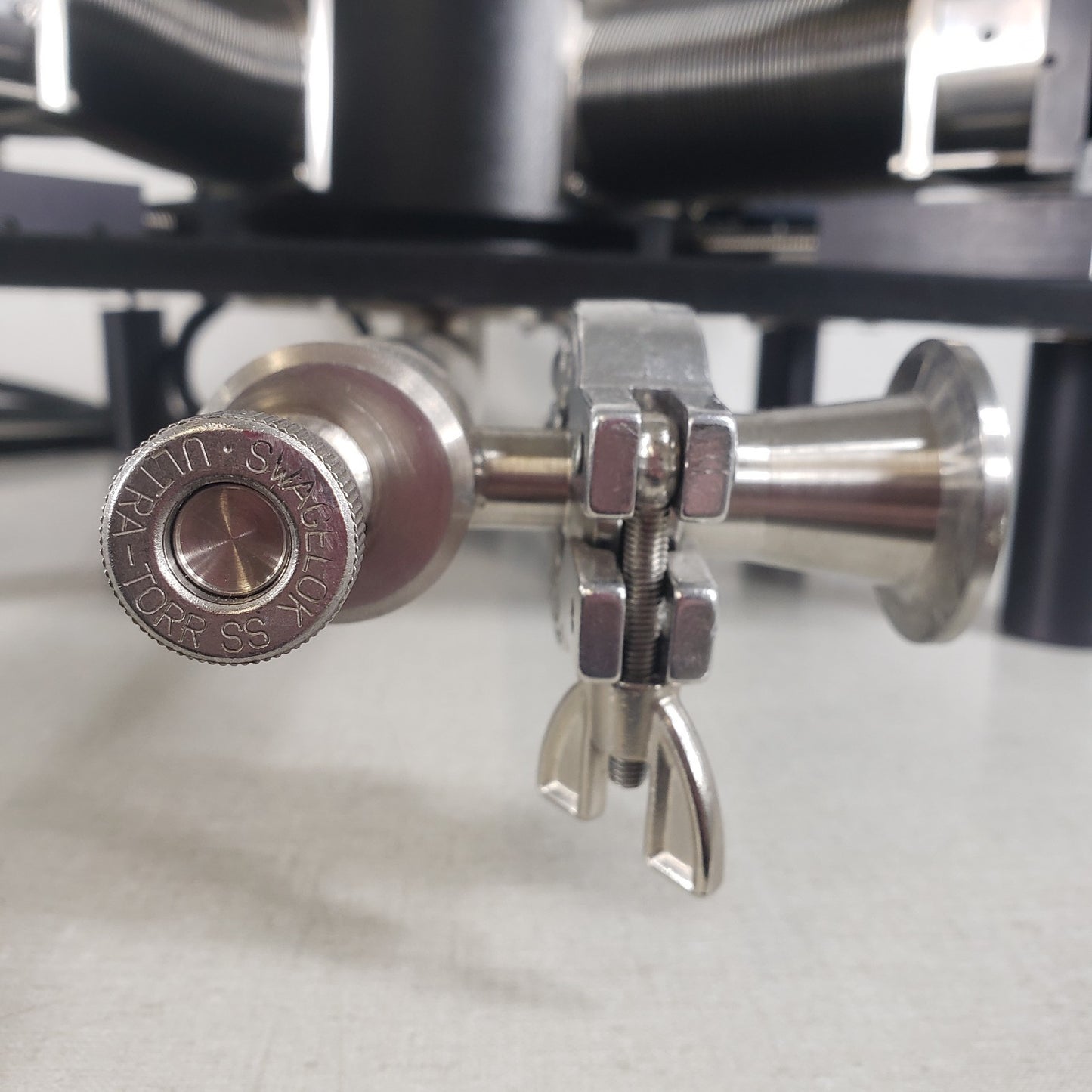 TESTED Lake Shore TTP4 Table Top 3-axis Cryogenic Probe Station 4.2-475K 0-67GHz