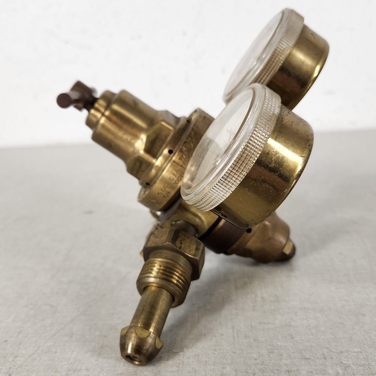 Victor VTS250C Two Stage Inert Gas Regulator 3000 PSI Dual Gauge CGA 580