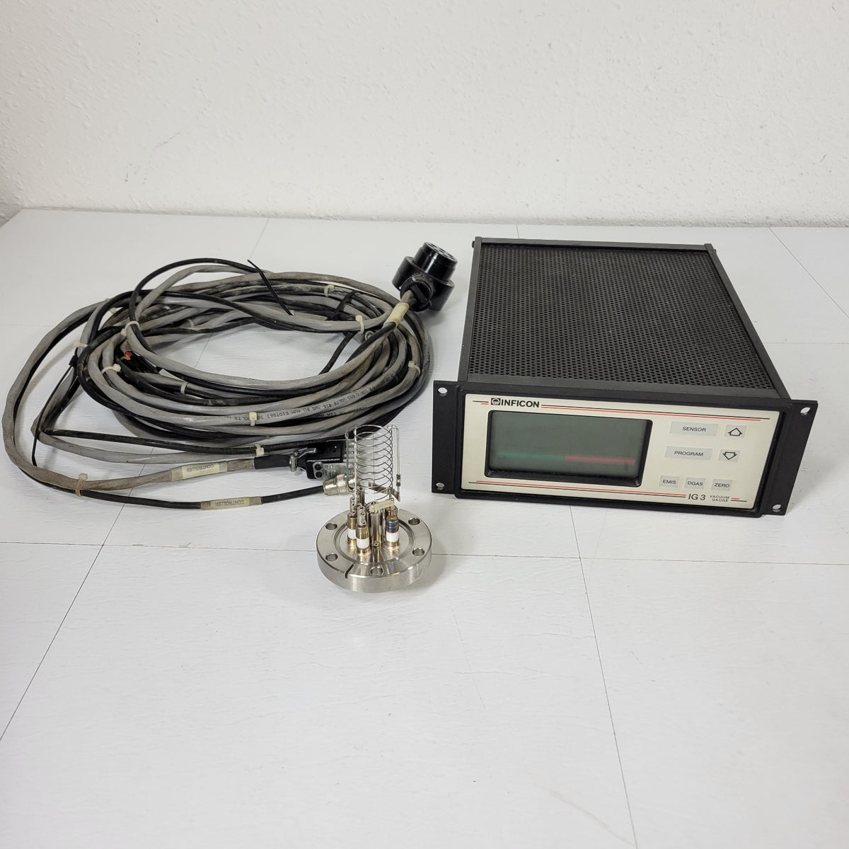 TESTED Leybold INFICON IG3 850-200-G1 Ion/Pirani Vacuum Gauge Controller RS232