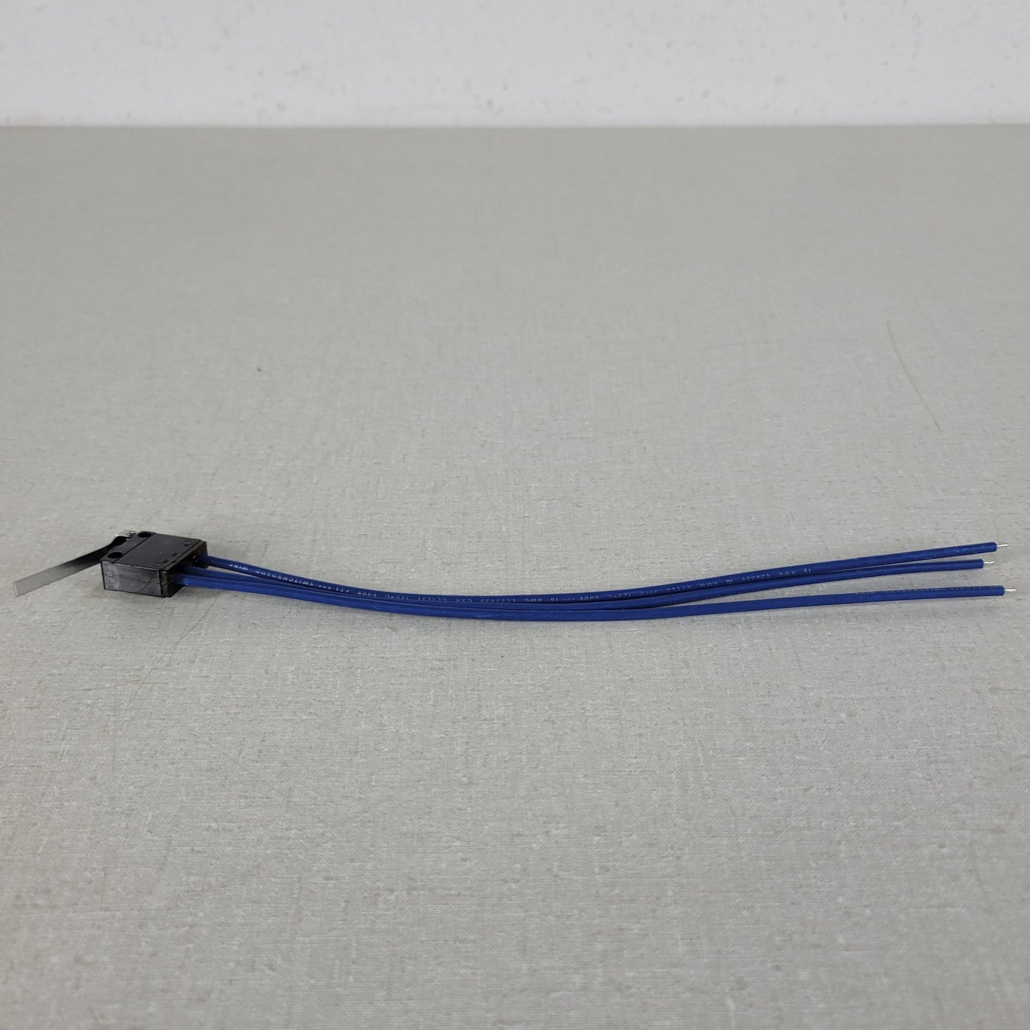 ZF Electronics 0E72-40KT Sealed SPDT Roller Lever Limit Switch 10.1A 250VAC