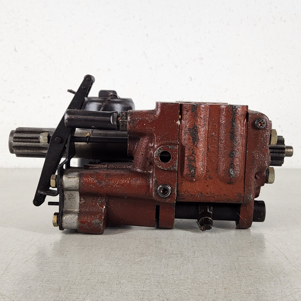 Massey Ferguson Hydraulic Lift Piston Pump Assembly w/ Filter Untested