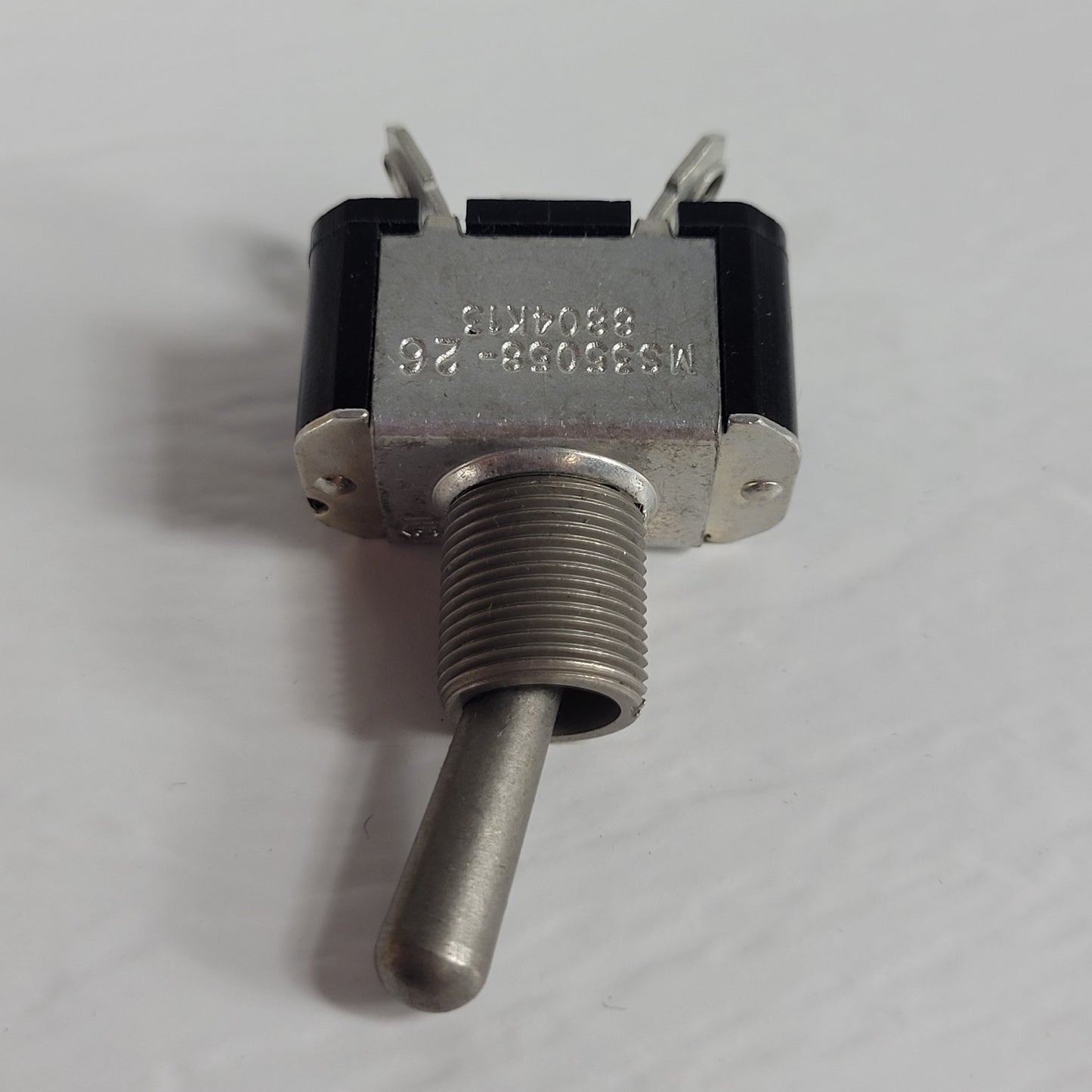 Cutler-Hammer 8804K13 MS35058-26 Sealed SPDT Momentary Toggle Switch