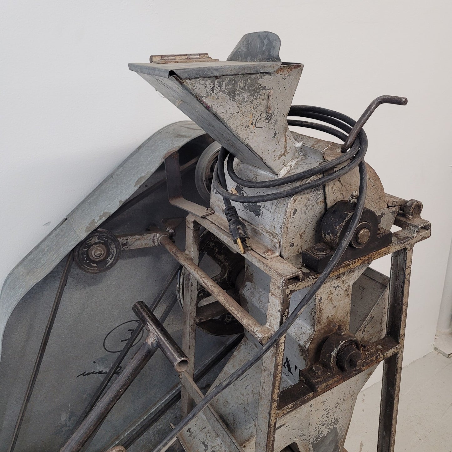 TESTED Vintage Portable Lab Plot Sample Seed Grain Thresher Cleaner Cart