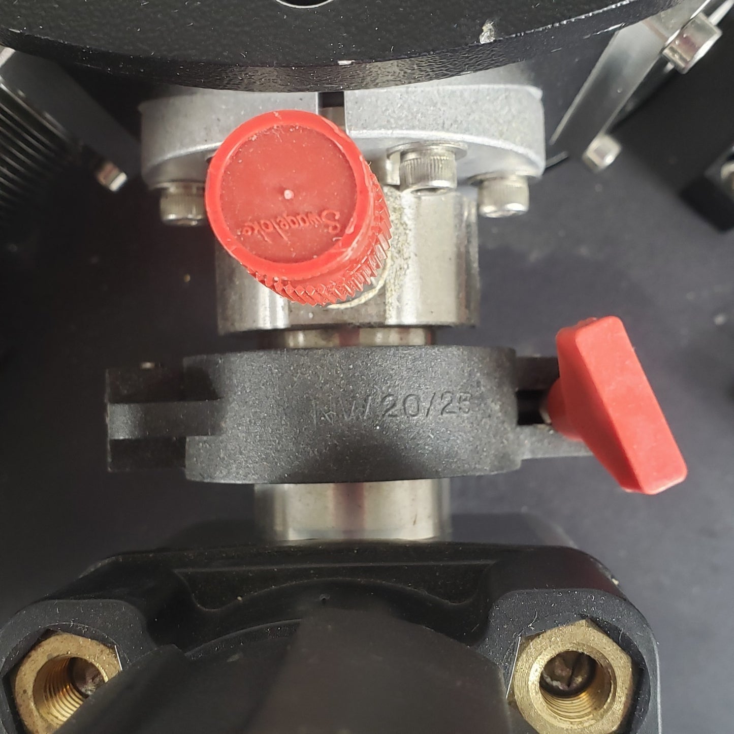 TESTED Lake Shore TTP4 Table Top 3-axis Cryogenic Probe Station 4.2-475K 0-67GHz