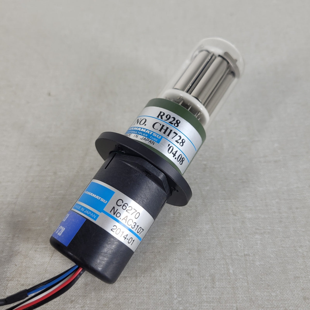 Hamamatsu R928 Photomultiplier Tube PMT w/ C6270 HV Power Supply Base