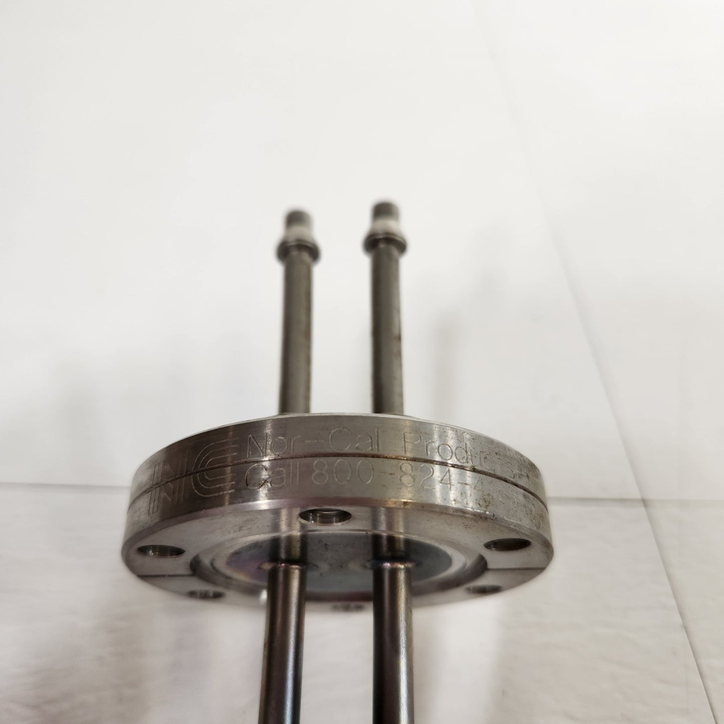 Nor-Cal LFT-150-2-025-4SW DN35CF 2.75" CF Dual 1/4" Swagelok Fluid Feedthrough