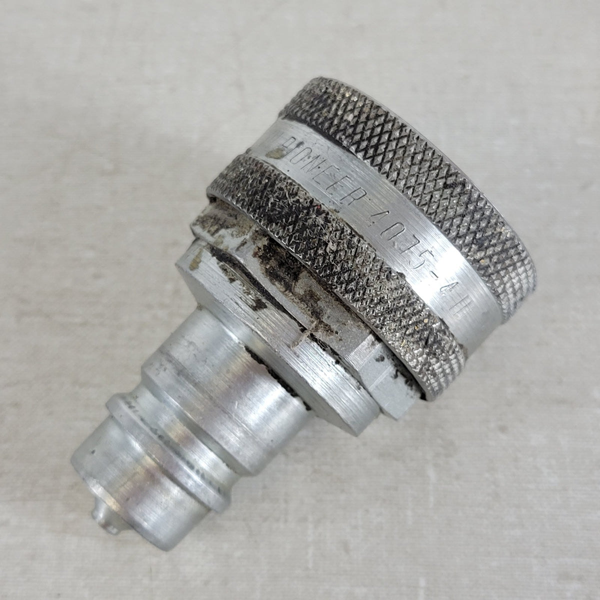 Pioneer 4075-4 1/2" Hydraulic Coupler Adapter IH Old Style to Pioneer ISO