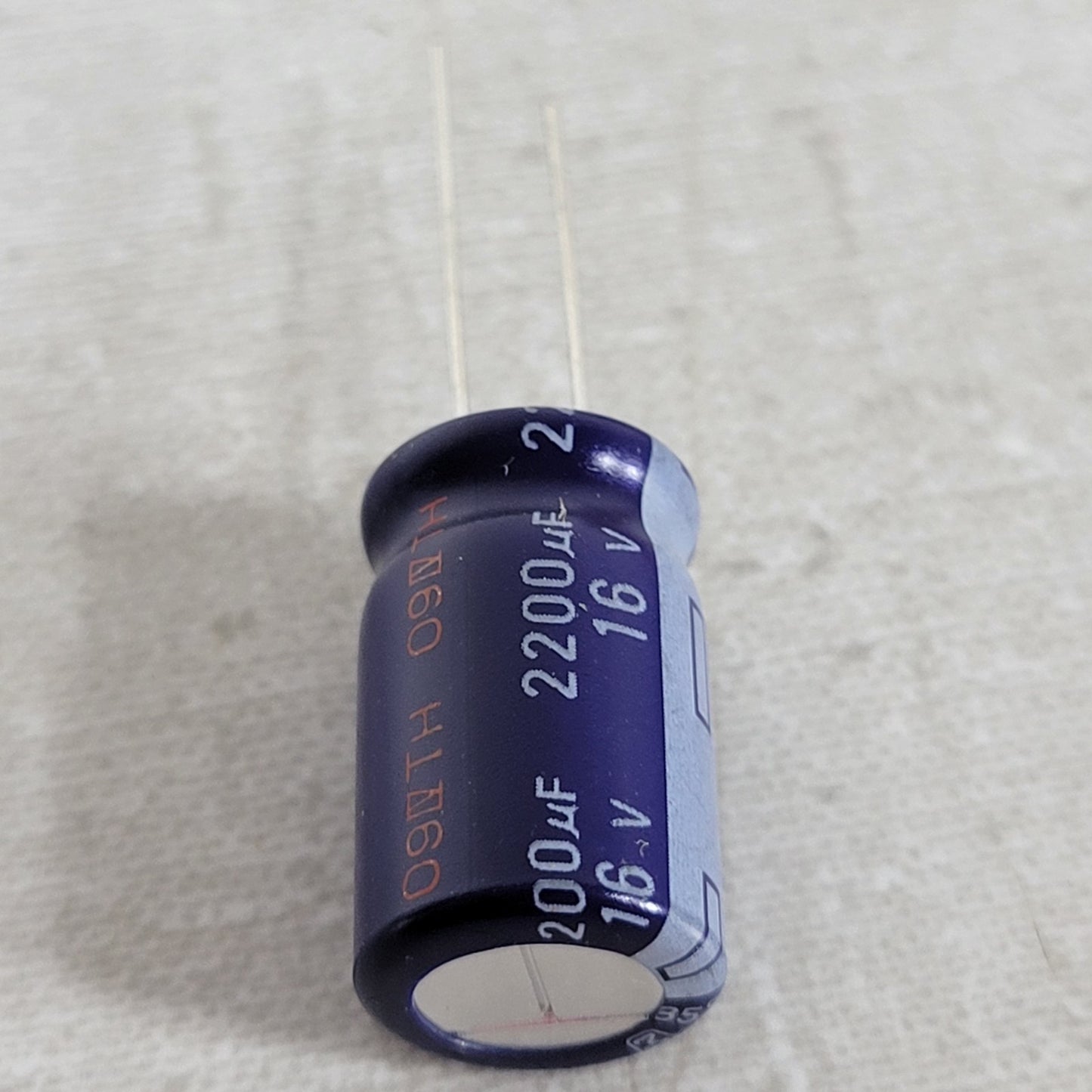 Lot of 24 Panasonic ECA-M 2200uF 16V Radial Aluminum Electrolytic Capacitors 85C