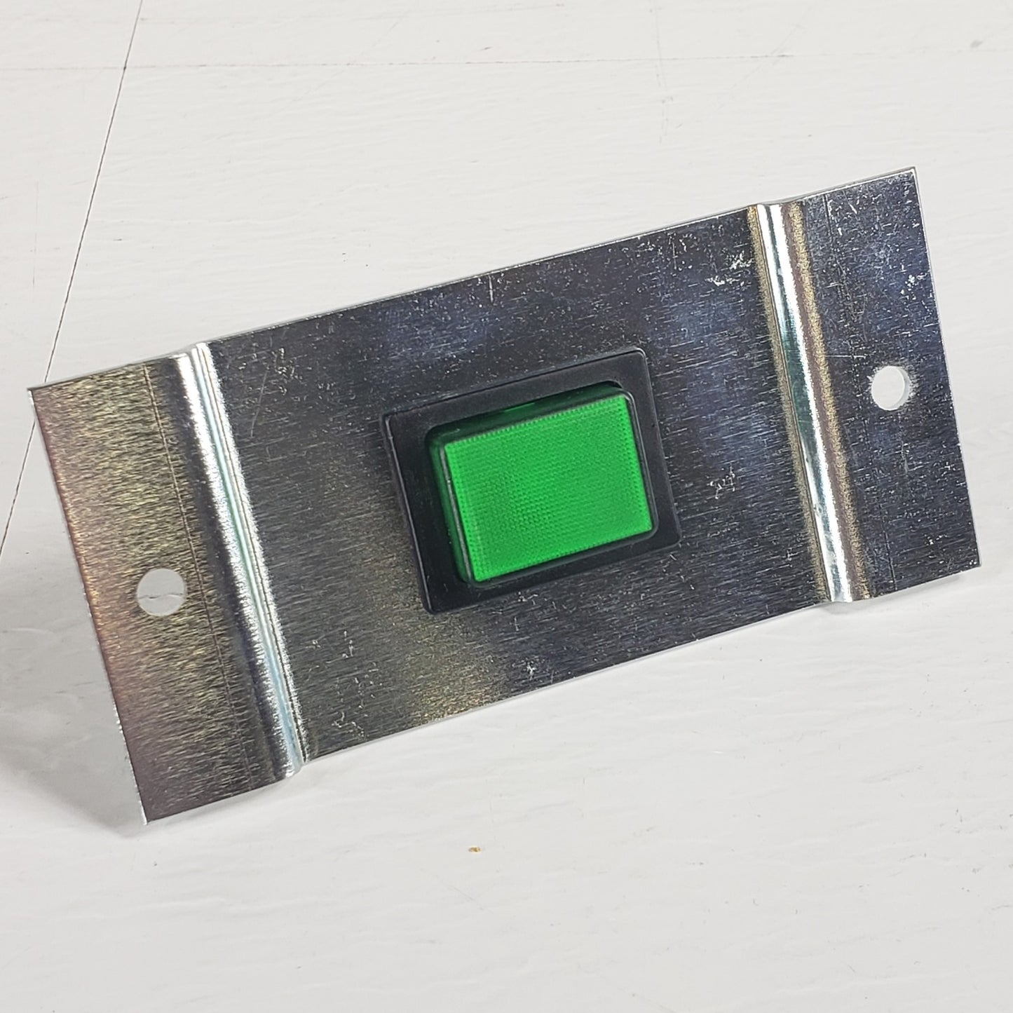 MARQUARDT 1660 16(4)250~T85/55 Green Push Button and Aluminum Face Plate