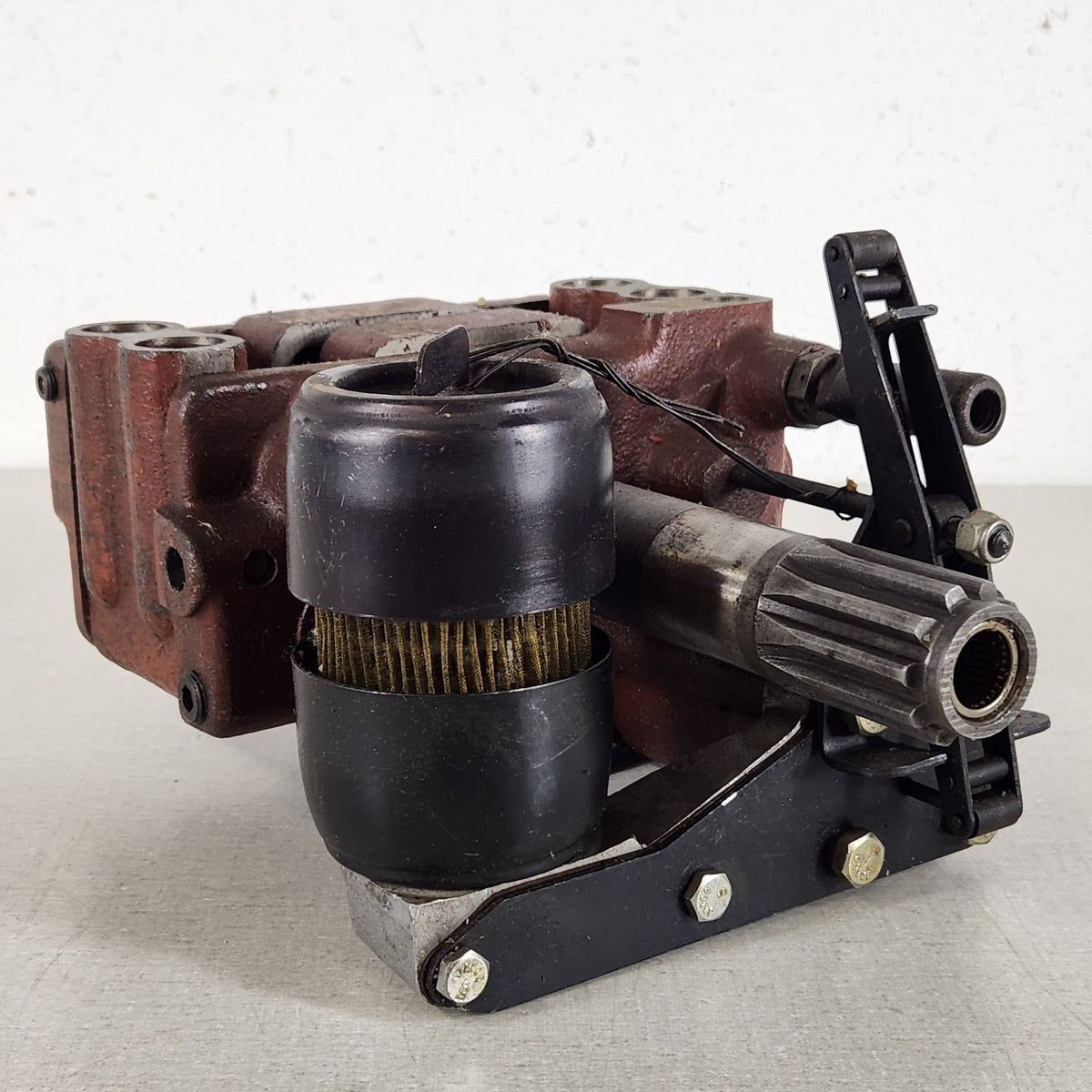 Massey Ferguson Hydraulic Lift Piston Pump Assembly w/ Filter Untested