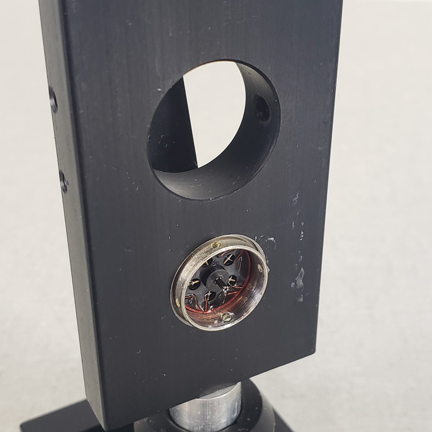Thorlabs Manual Optical Beam Shutter Laser Beam Blocker with Adjustable Base