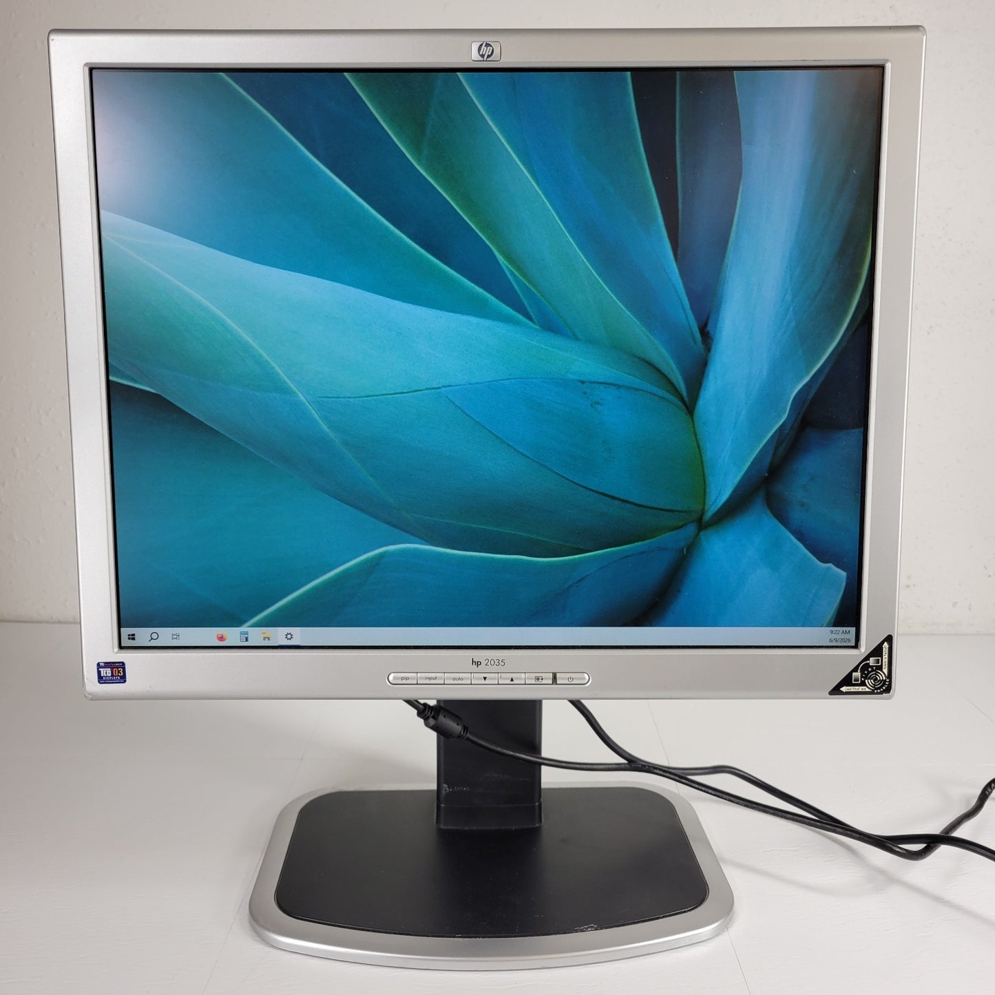 HP 2035 P9614A 20" TFT Flat Panel LCD Color Monitor, Works with DVI & VGA