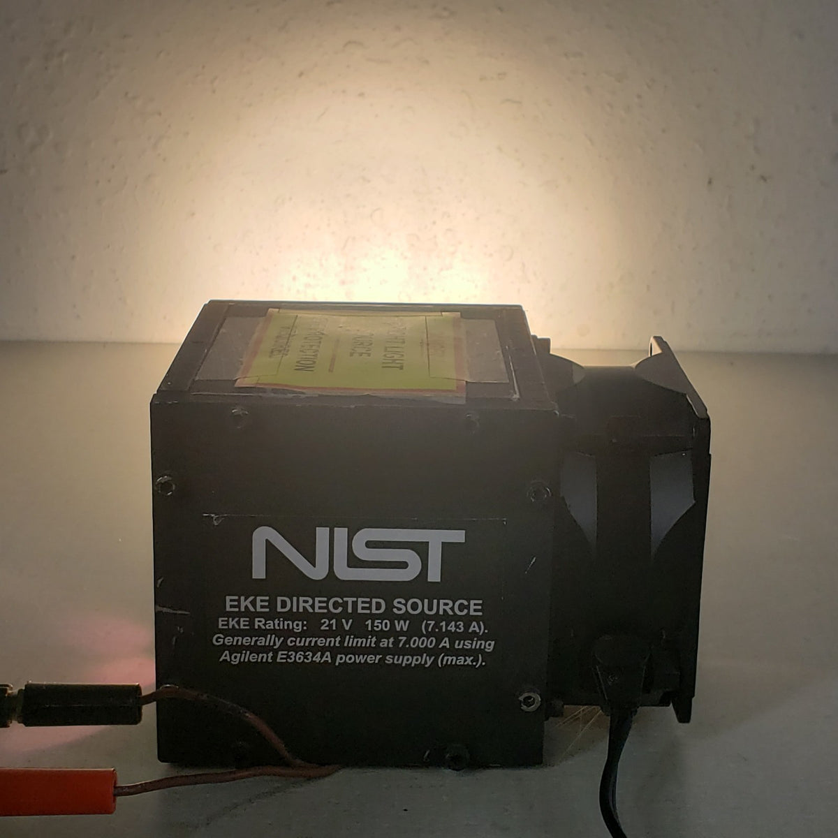 TESTED ILLUMINATES NIST EKE 150W Halogen Directed Light Source 21V