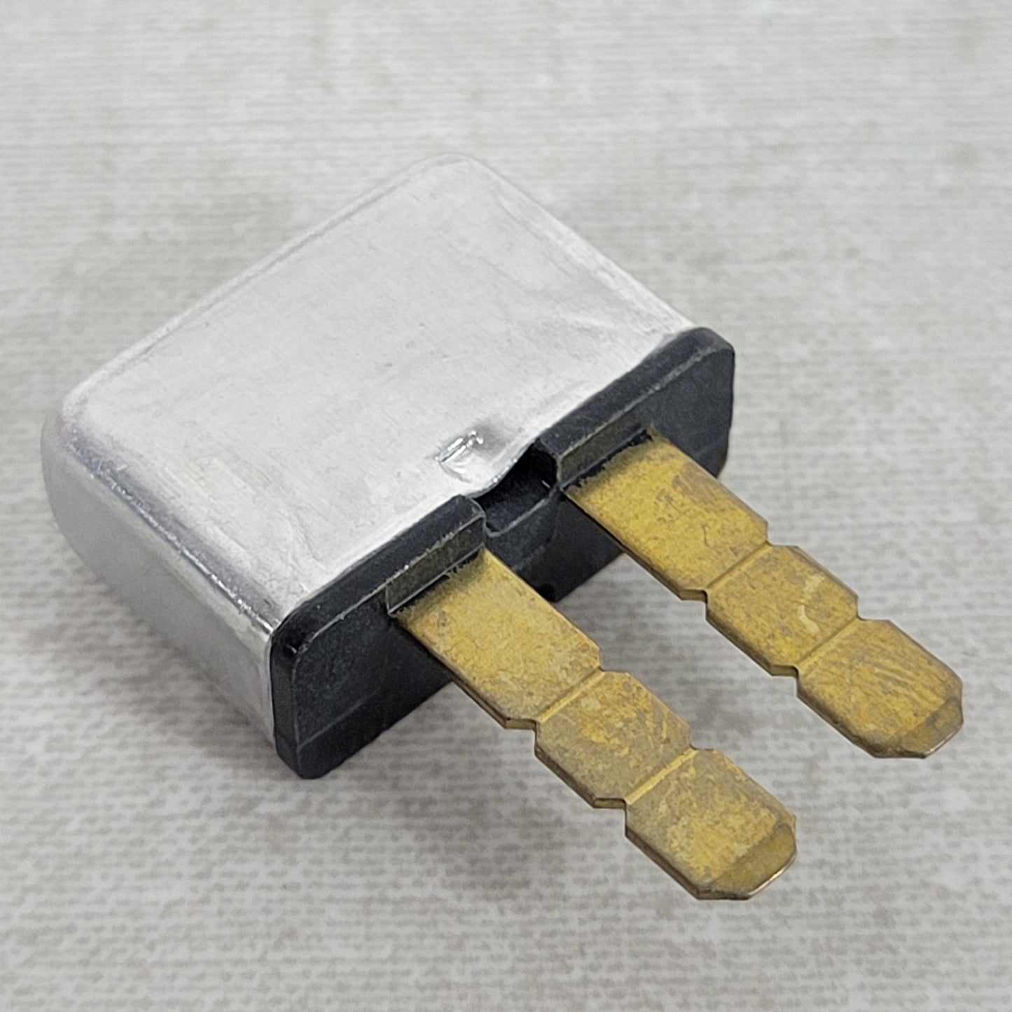 Lot of 10 Pollak T2 12V 30A Type II Auto Reset Circuit Breakers Blade Terminal